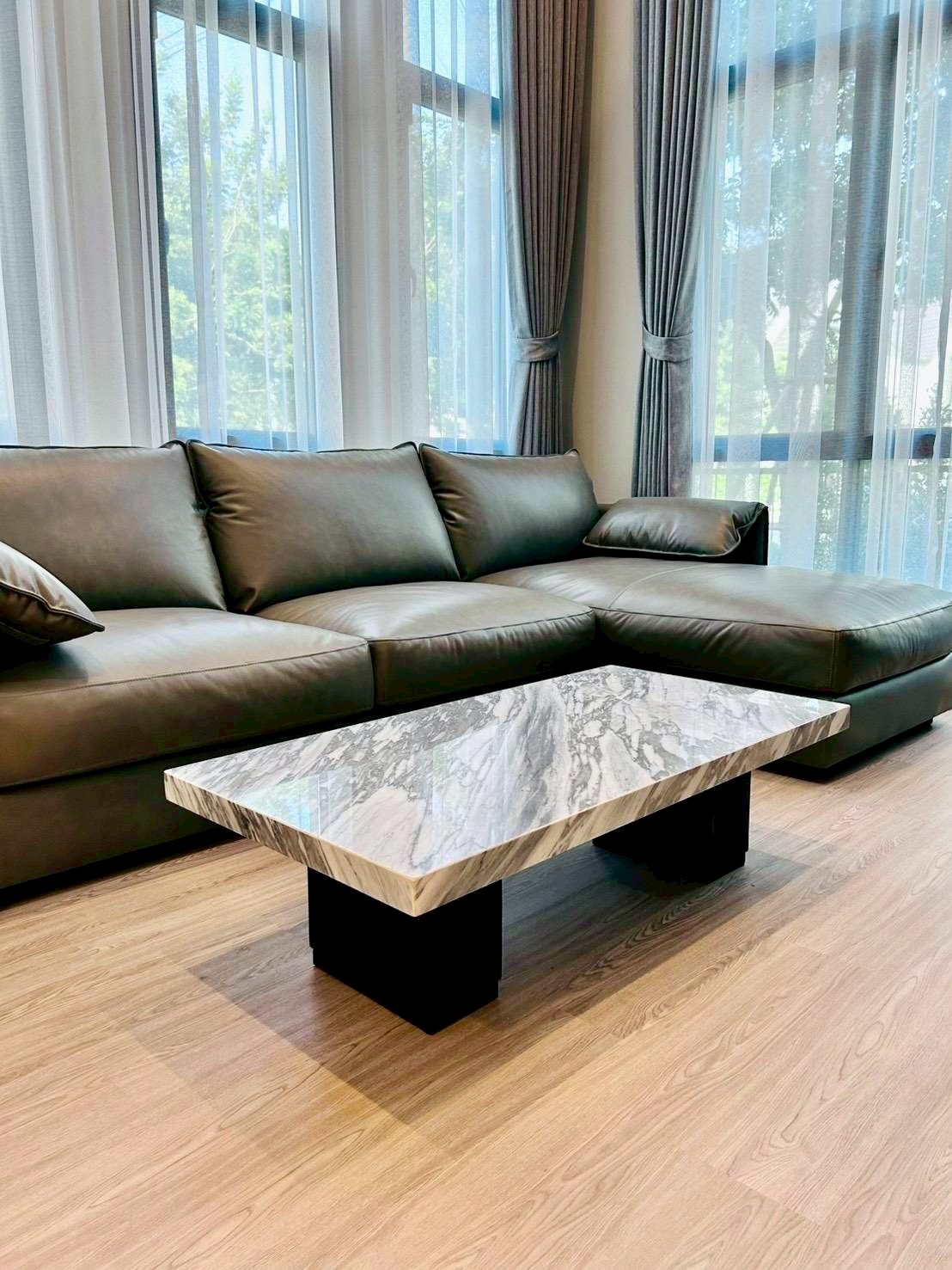 stainless-steel-table